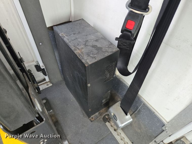 image for item NQ9200 2014 Eldorado Ford E350 shuttle bus