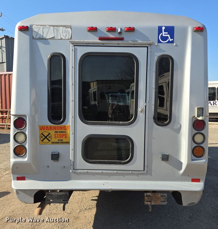 image for item NQ9201 2015 Eldorado Ford E350 Super Duty shuttle bus