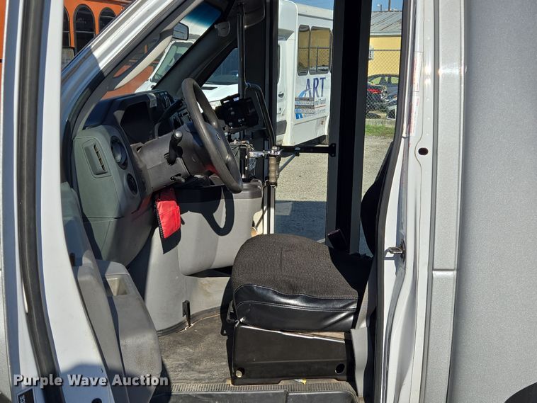 image for item NQ9201 2015 Eldorado Ford E350 Super Duty shuttle bus