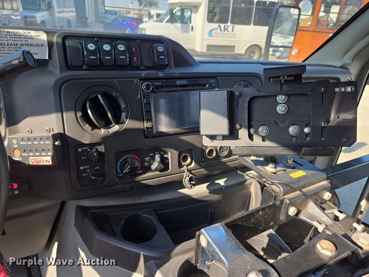 image for item NQ9201 2015 Eldorado Ford E350 Super Duty shuttle bus
