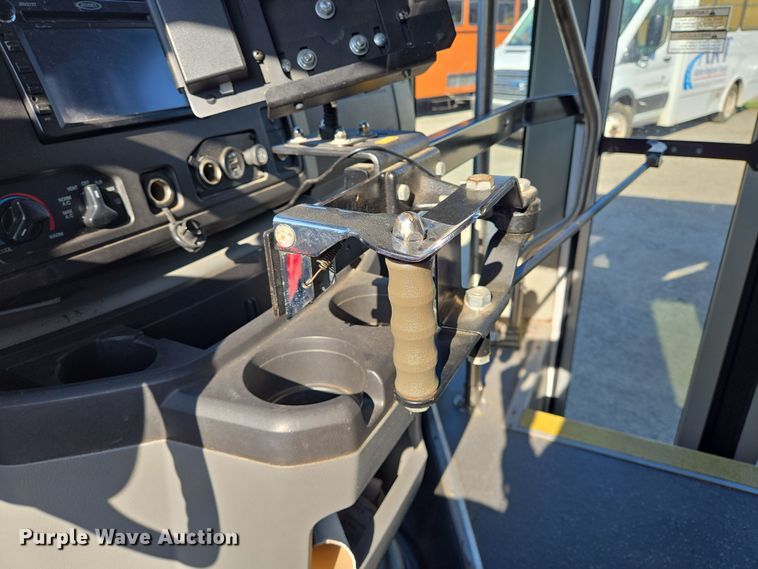 image for item NQ9201 2015 Eldorado Ford E350 Super Duty shuttle bus