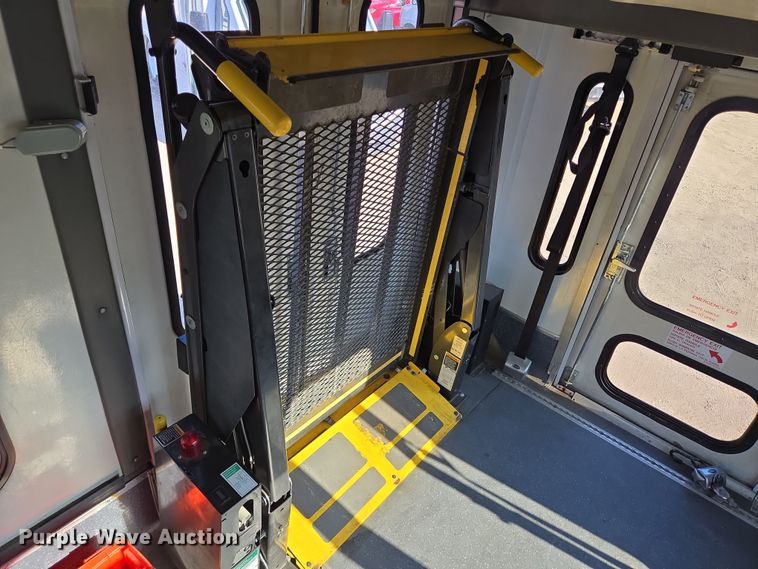 image for item NQ9201 2015 Eldorado Ford E350 Super Duty shuttle bus