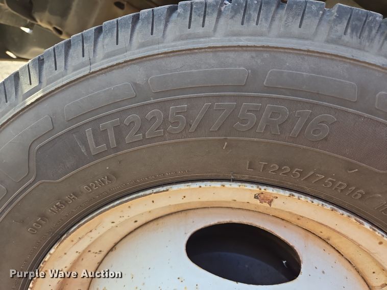 image for item NQ9201 2015 Eldorado Ford E350 Super Duty shuttle bus