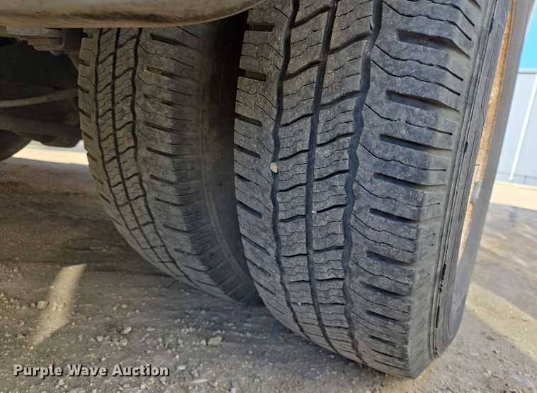 image for item NQ9201 2015 Eldorado Ford E350 Super Duty shuttle bus