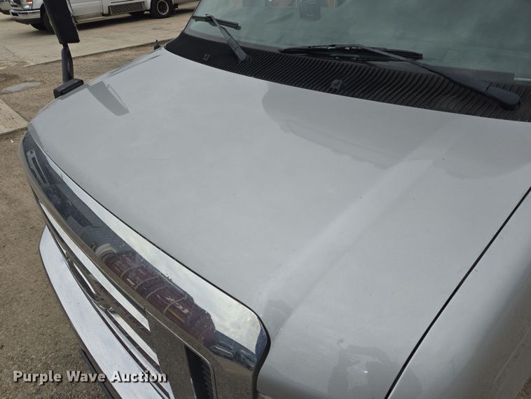 image for item NQ9202 2013 Eldorado Ford E350 Super Duty shuttle bus