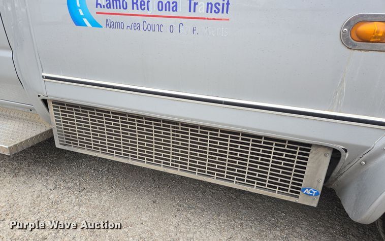 image for item NQ9202 2013 Eldorado Ford E350 Super Duty shuttle bus