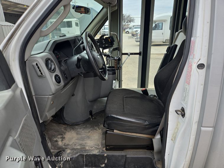 image for item NQ9202 2013 Eldorado Ford E350 Super Duty shuttle bus