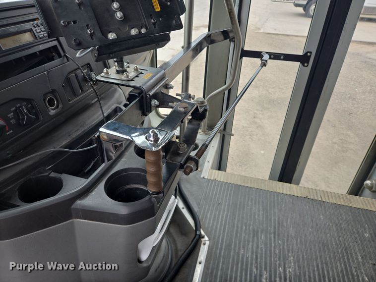 image for item NQ9202 2013 Eldorado Ford E350 Super Duty shuttle bus