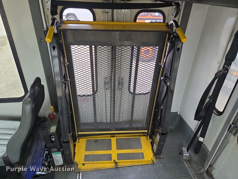 image for item NQ9202 2013 Eldorado Ford E350 Super Duty shuttle bus