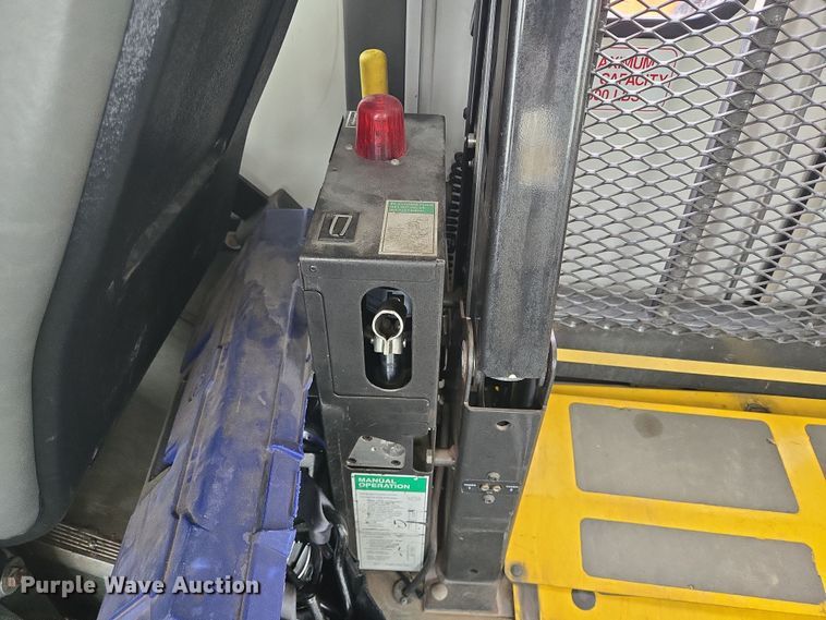 image for item NQ9202 2013 Eldorado Ford E350 Super Duty shuttle bus