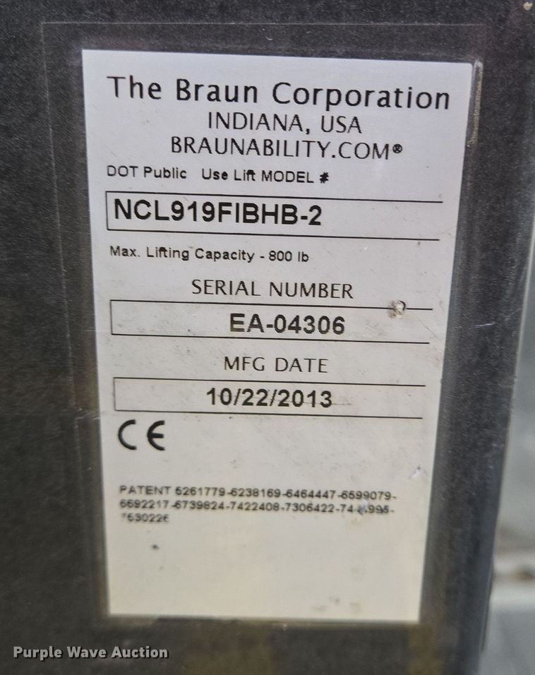 image for item NQ9202 2013 Eldorado Ford E350 Super Duty shuttle bus