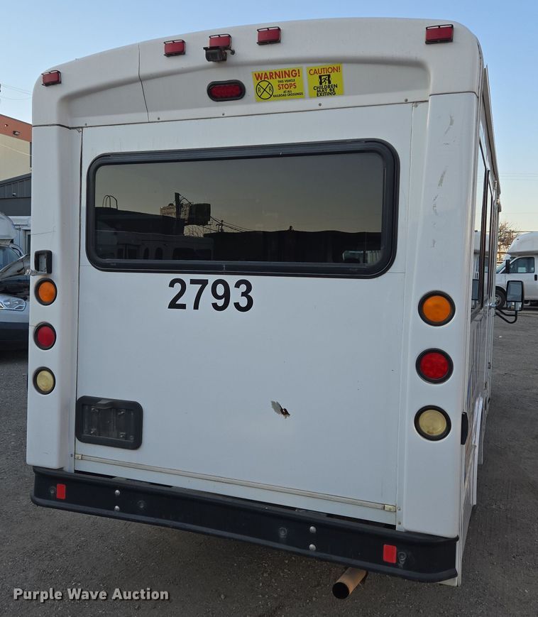 image for item NQ9206 2018 Glaval Ford Transit 350 shuttle bus