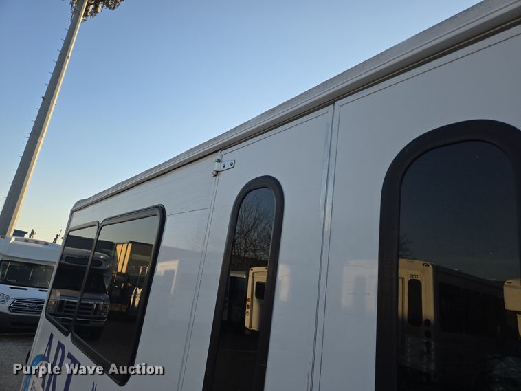 image for item NQ9206 2018 Glaval Ford Transit 350 shuttle bus