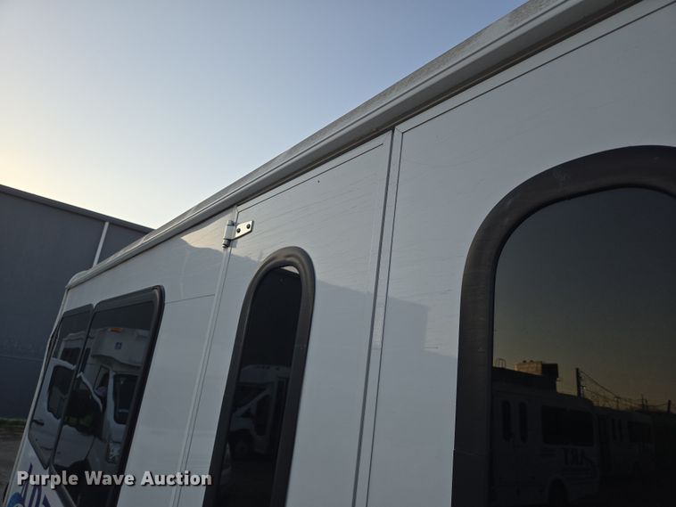 image for item NQ9207 2018 Glaval Ford Transit 350 shuttle bus