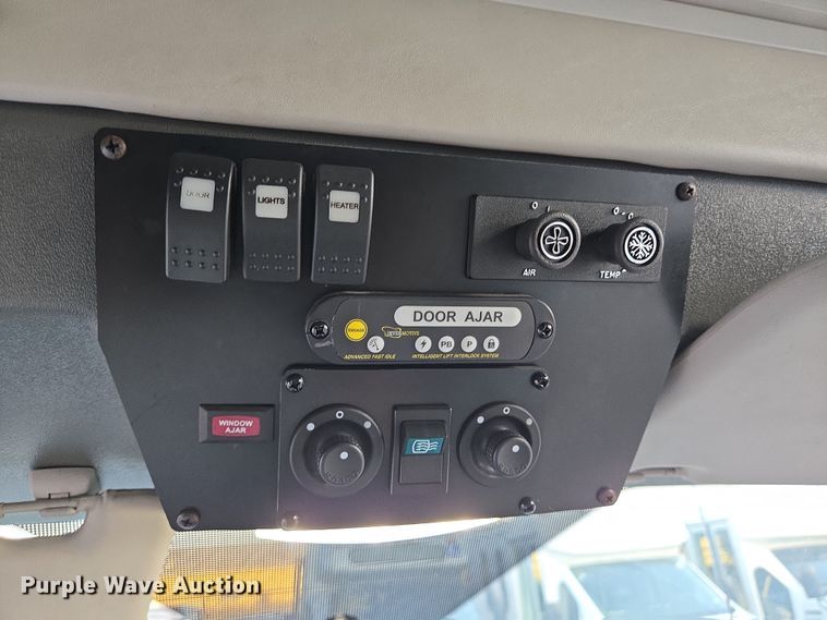 image for item NQ9207 2018 Glaval Ford Transit 350 shuttle bus