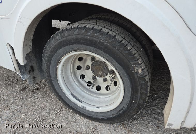 image for item NQ9207 2018 Glaval Ford Transit 350 shuttle bus