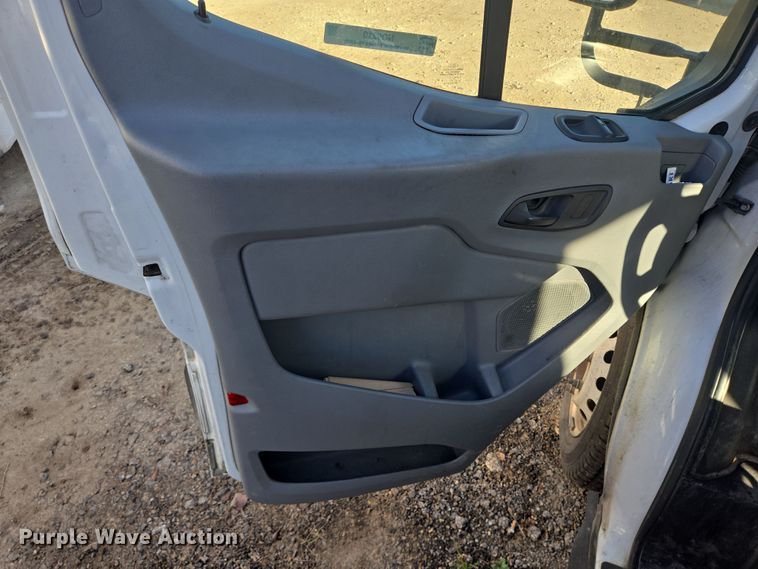 image for item NQ9210 2018 Glaval Ford Transit 350 shuttle bus