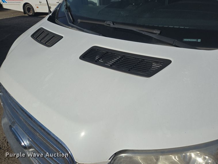 image for item NQ9211 2018 Glaval Ford Transit 350 shuttle bus