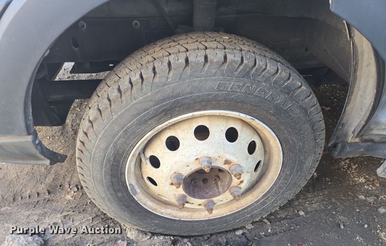 image for item NQ9211 2018 Glaval Ford Transit 350 shuttle bus