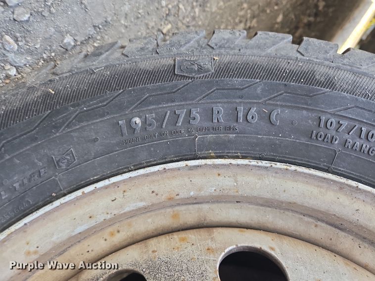 image for item NQ9211 2018 Glaval Ford Transit 350 shuttle bus