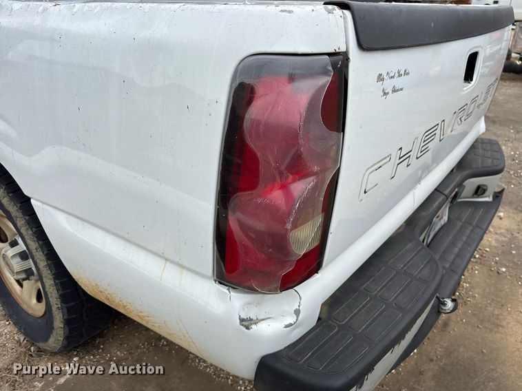 image for item OB9414 2004 Chevrolet Silverado 1500 pickup truck