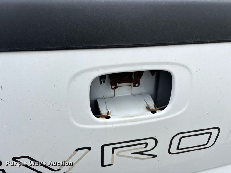 image for item OB9414 2004 Chevrolet Silverado 1500 pickup truck