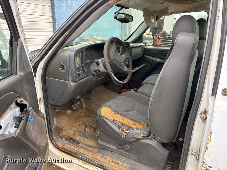 image for item OB9414 2004 Chevrolet Silverado 1500 pickup truck