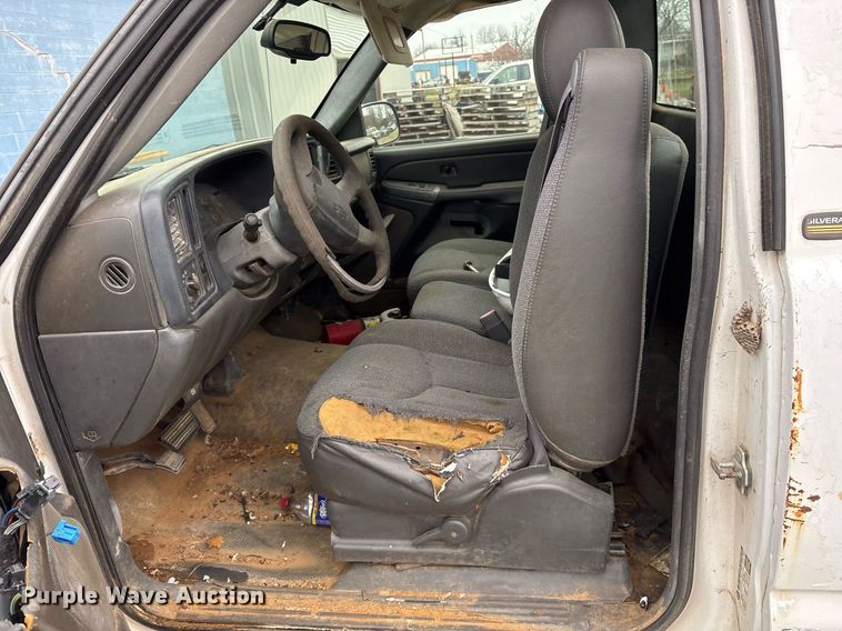 image for item OB9414 2004 Chevrolet Silverado 1500 pickup truck