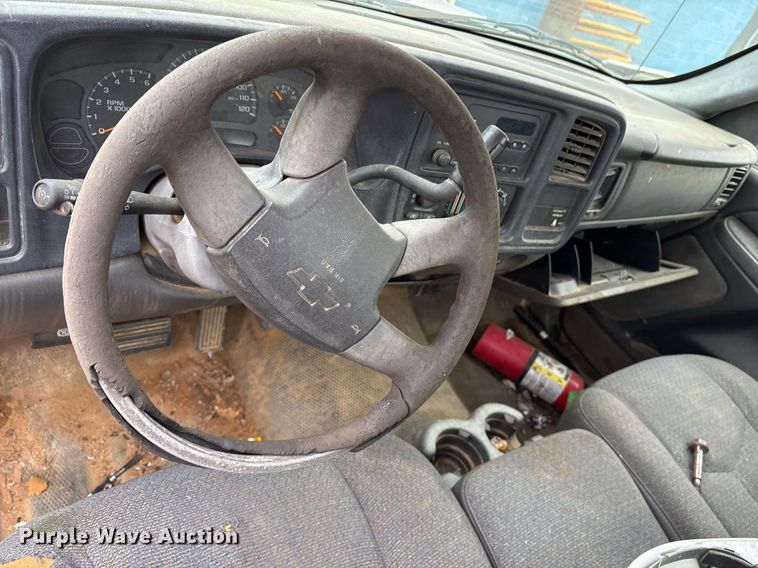 image for item OB9414 2004 Chevrolet Silverado 1500 pickup truck