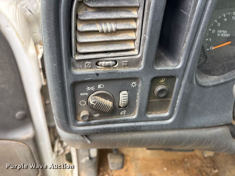 image for item OB9414 2004 Chevrolet Silverado 1500 pickup truck