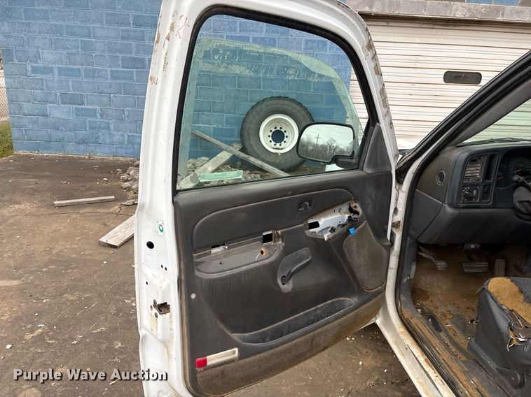 image for item OB9414 2004 Chevrolet Silverado 1500 pickup truck