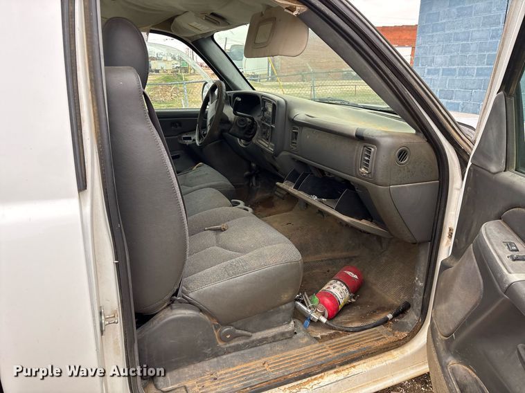 image for item OB9414 2004 Chevrolet Silverado 1500 pickup truck