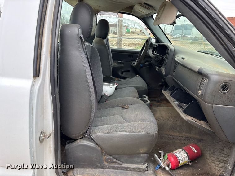 image for item OB9414 2004 Chevrolet Silverado 1500 pickup truck