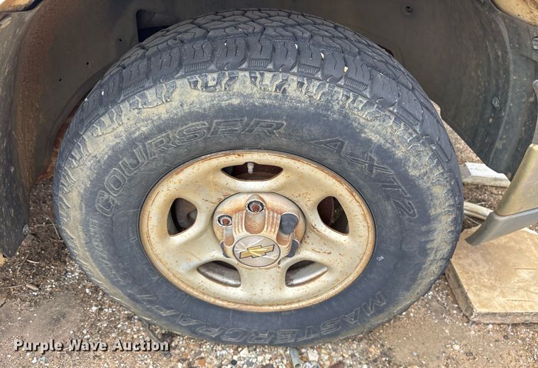 image for item OB9414 2004 Chevrolet Silverado 1500 pickup truck