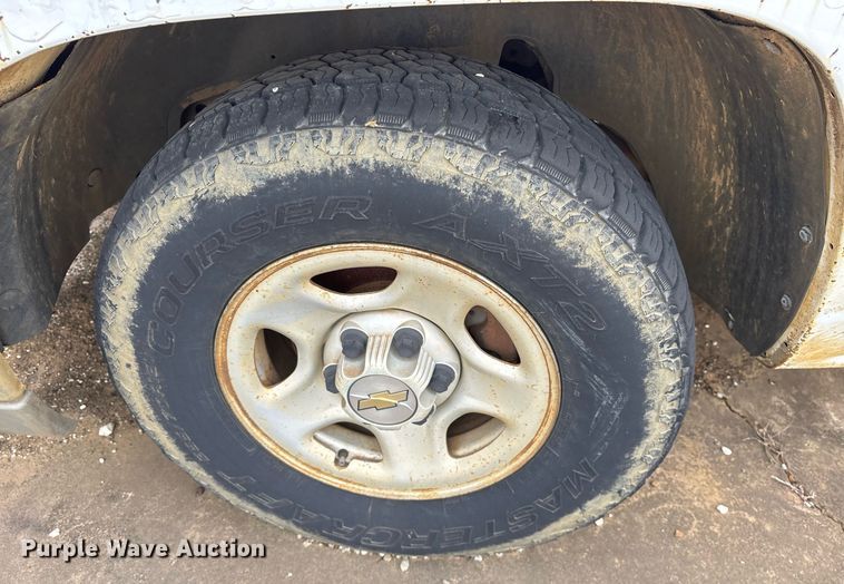 image for item OB9414 2004 Chevrolet Silverado 1500 pickup truck