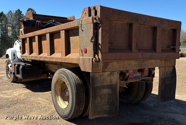 image for item OB9425 1999 Chevrolet C6500 dump truck