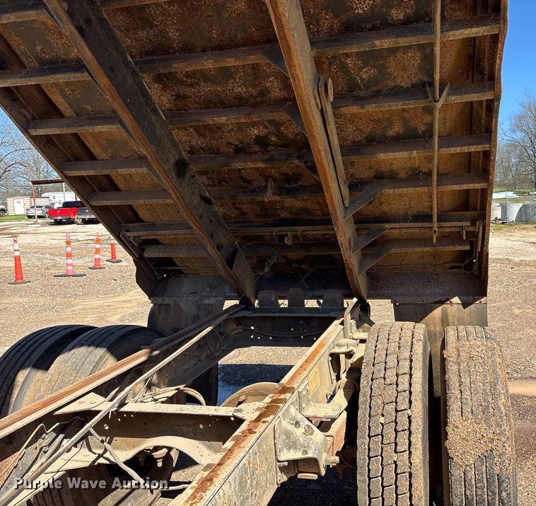 image for item OB9425 1999 Chevrolet C6500 dump truck