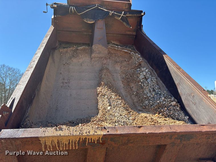 image for item OB9425 1999 Chevrolet C6500 dump truck