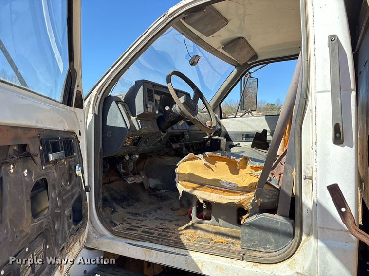 image for item OB9425 1999 Chevrolet C6500 dump truck