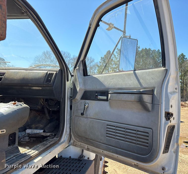 image for item OB9425 1999 Chevrolet C6500 dump truck