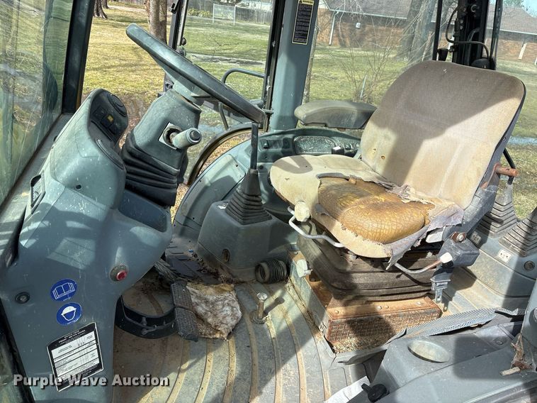 image for item OB9448 2002 New Holland LB110 backhoe