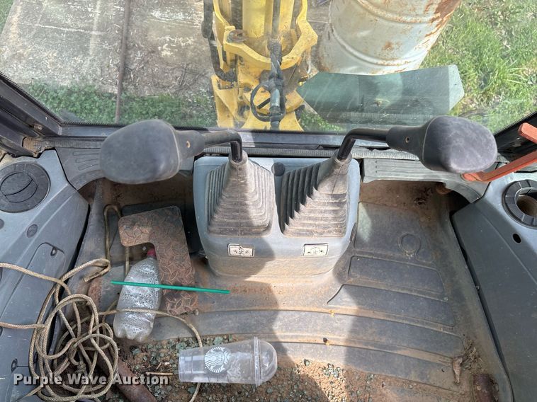 image for item OB9448 2002 New Holland LB110 backhoe