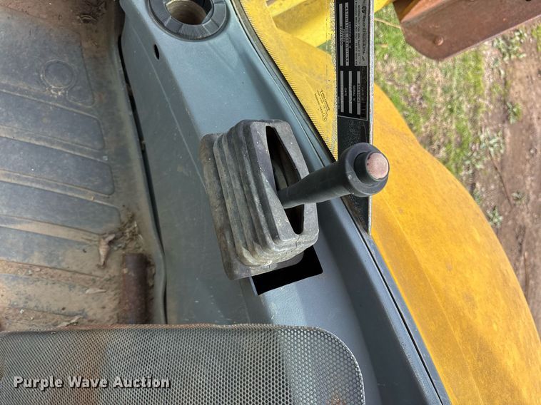 image for item OB9448 2002 New Holland LB110 backhoe