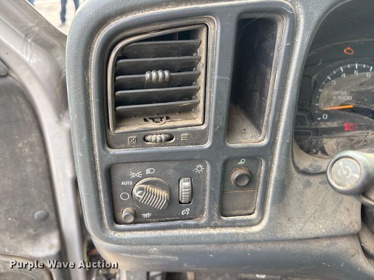 image for item OB9449 2006 GMC Sierra 1500 Crew Cab pickup truck