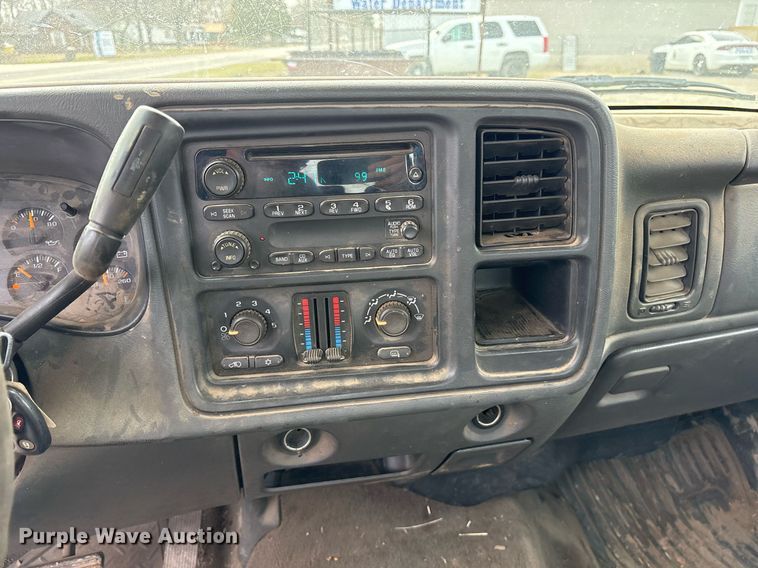 image for item OB9449 2006 GMC Sierra 1500 Crew Cab pickup truck