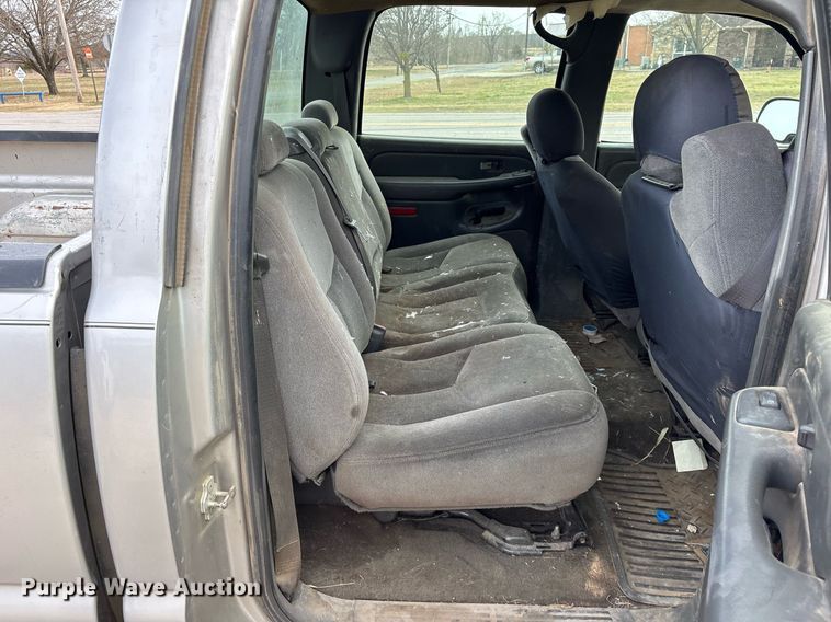 image for item OB9449 2006 GMC Sierra 1500 Crew Cab pickup truck