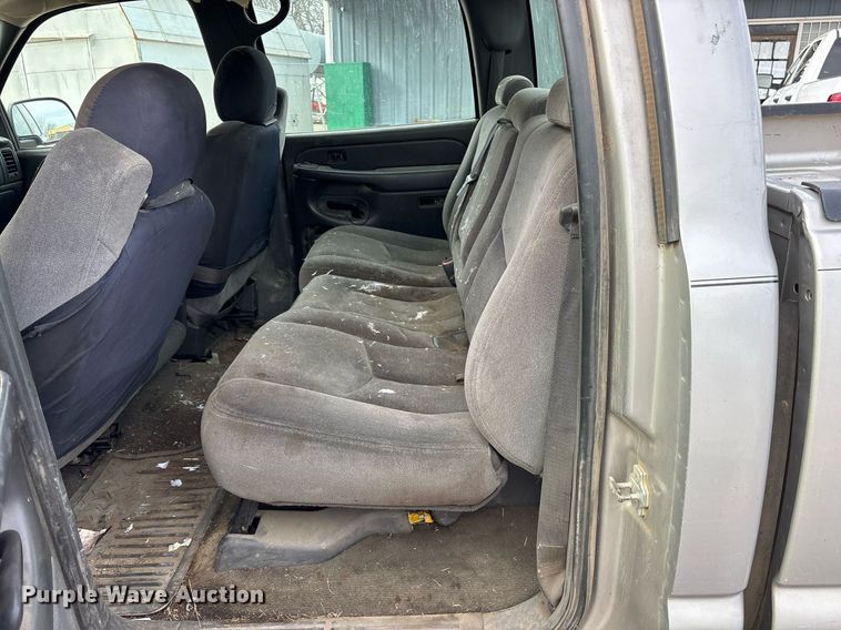 image for item OB9449 2006 GMC Sierra 1500 Crew Cab pickup truck