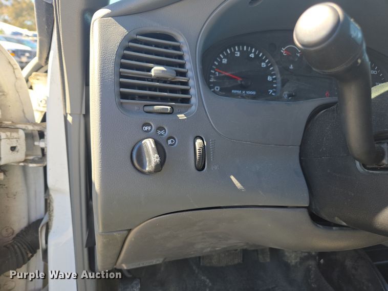 image for item YA0318 2005 Ford Ranger SuperCab pickup truck