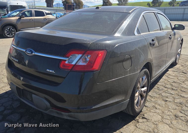 image for item YA0333 2010 Ford Taurus SEL 