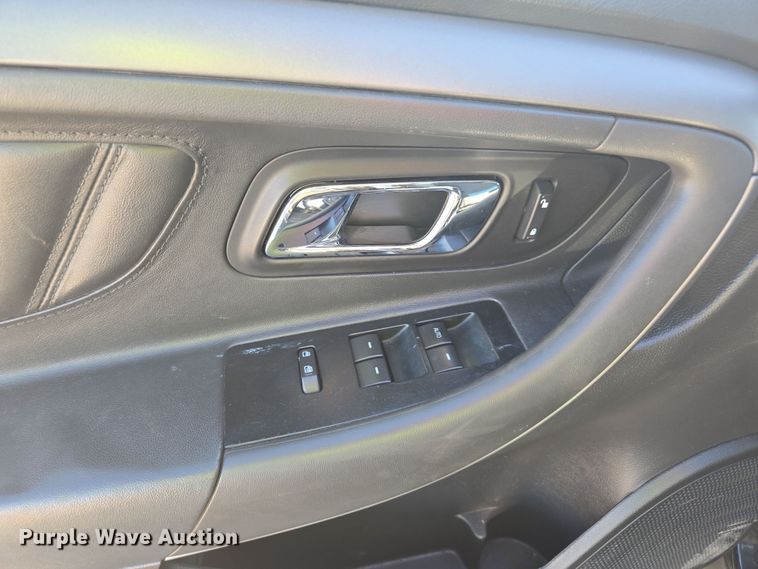 image for item YA0333 2010 Ford Taurus SEL 